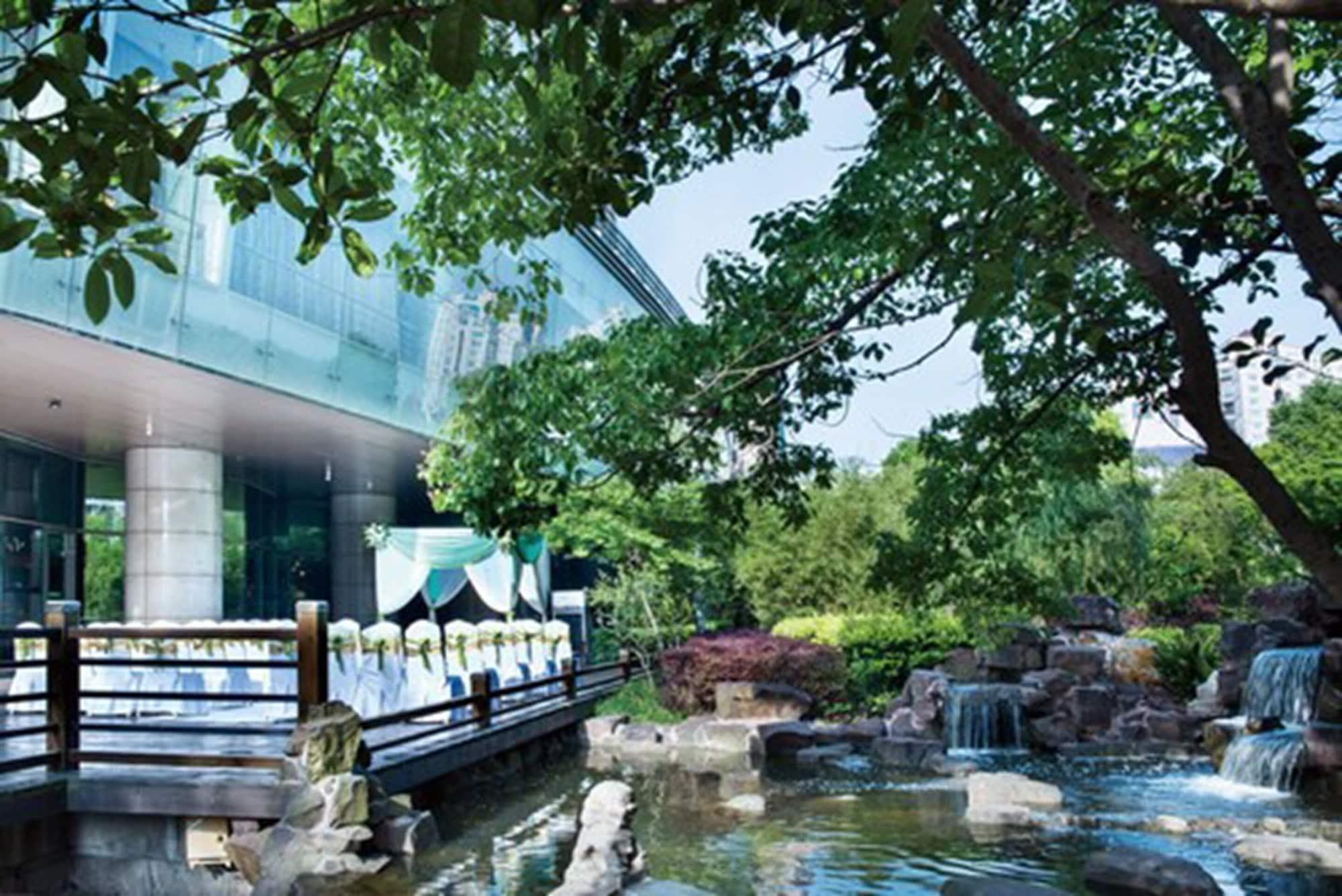 Grand Millennium Shanghai Hongqiao Экстерьер фото